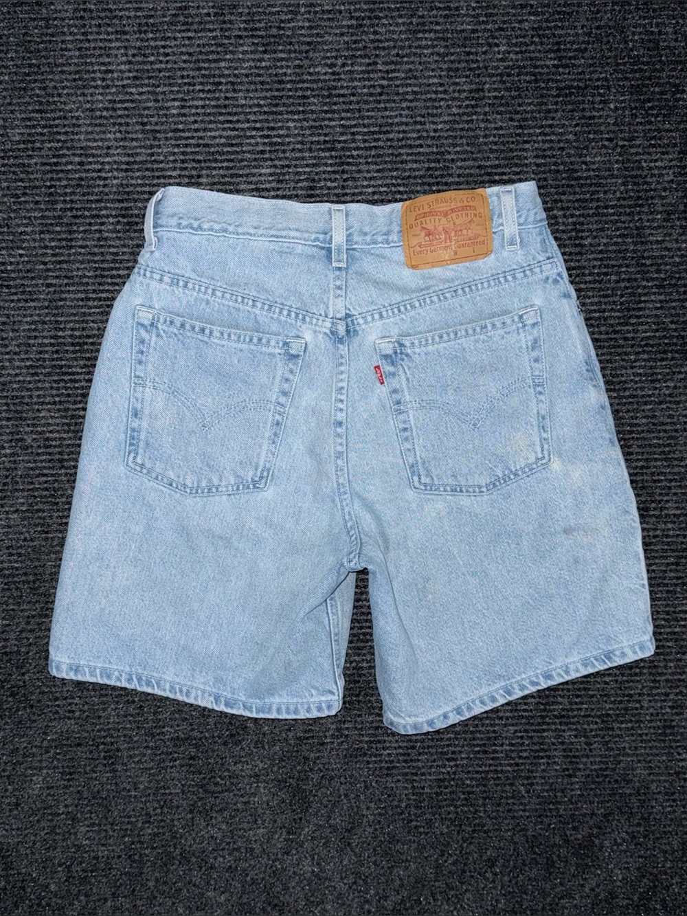 Vintage Levis Relaxed Fit Denim Mid Thigh Shorts 10 / 28 Light Wash Cotton Jorts